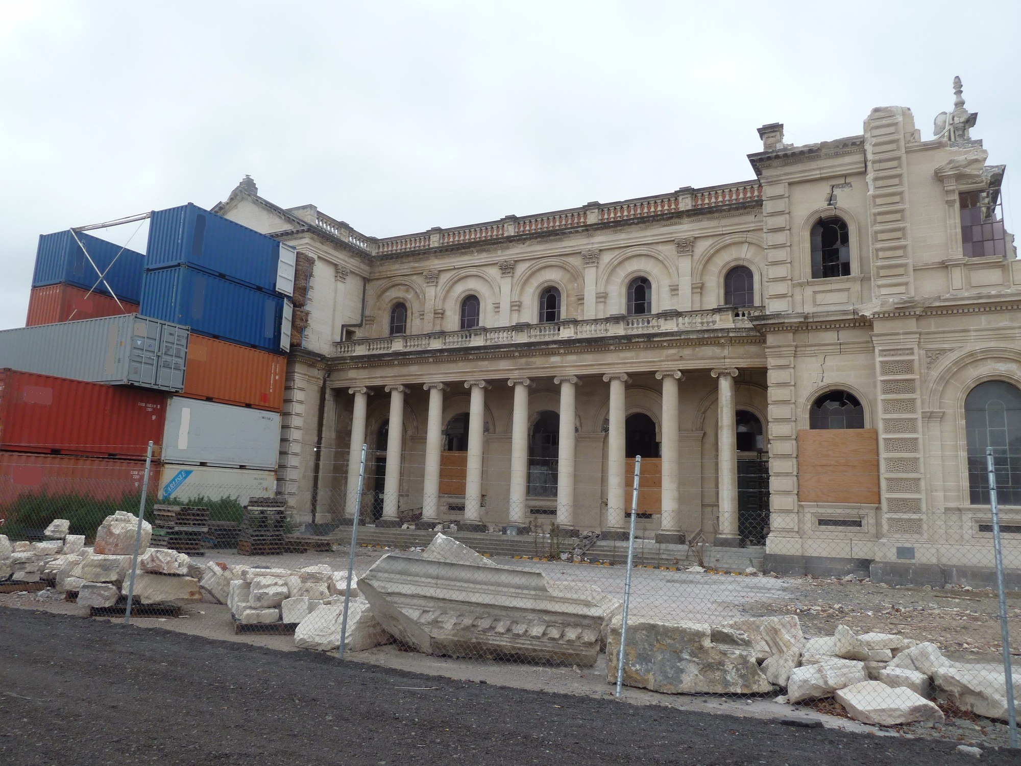 Christchurch re-building with shipping containers